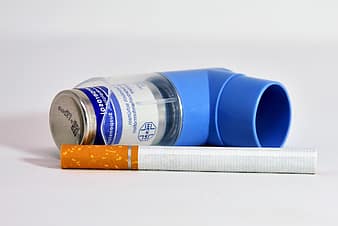 gediagnosticeerd in een longfunctietest, is via inhalatoren met langdurige luchtwegverwijders in combinatie met steroïden.